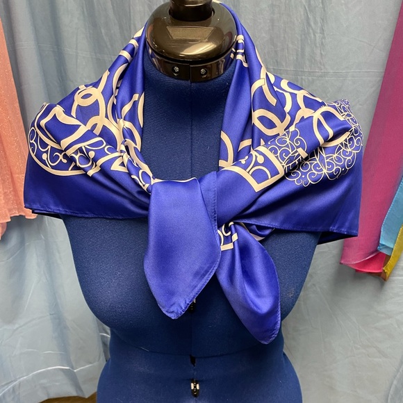 Gorgeous blue and white 100% authentic silk scarf. - Picture 2 of 3